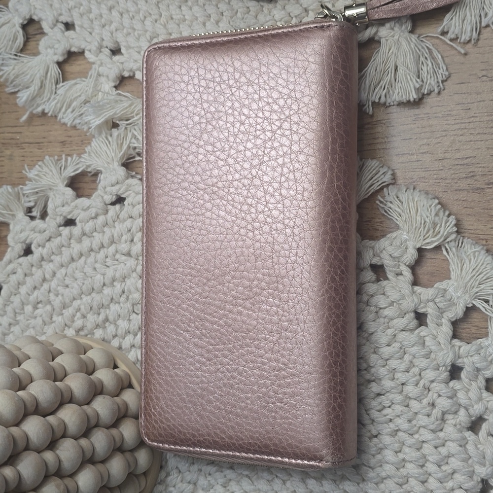 Authentic Gucci- Metallic Pebbled Calfskin SoHo Zip Around Leather Wallet - Picture 8 of 8